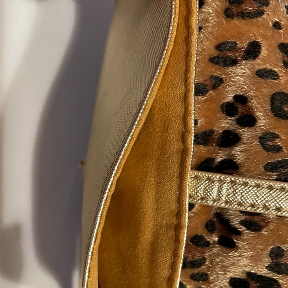 Make up bag bundle of 2- leopard print w/hot pink peace sign, gold cheetah print - Picture 8 of 12